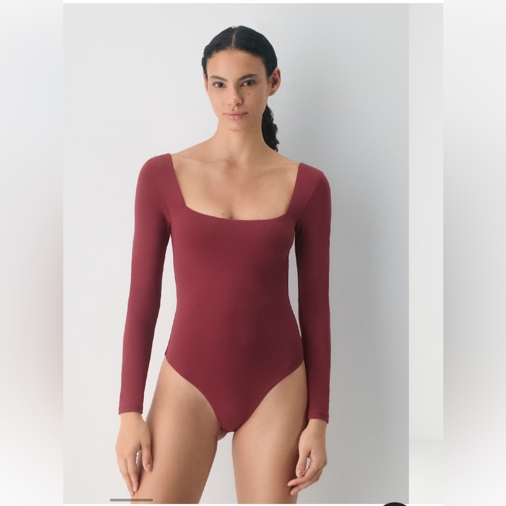 ARITZIA BABATON Original Contour Headway Bodysuit Size Medium Mauve
